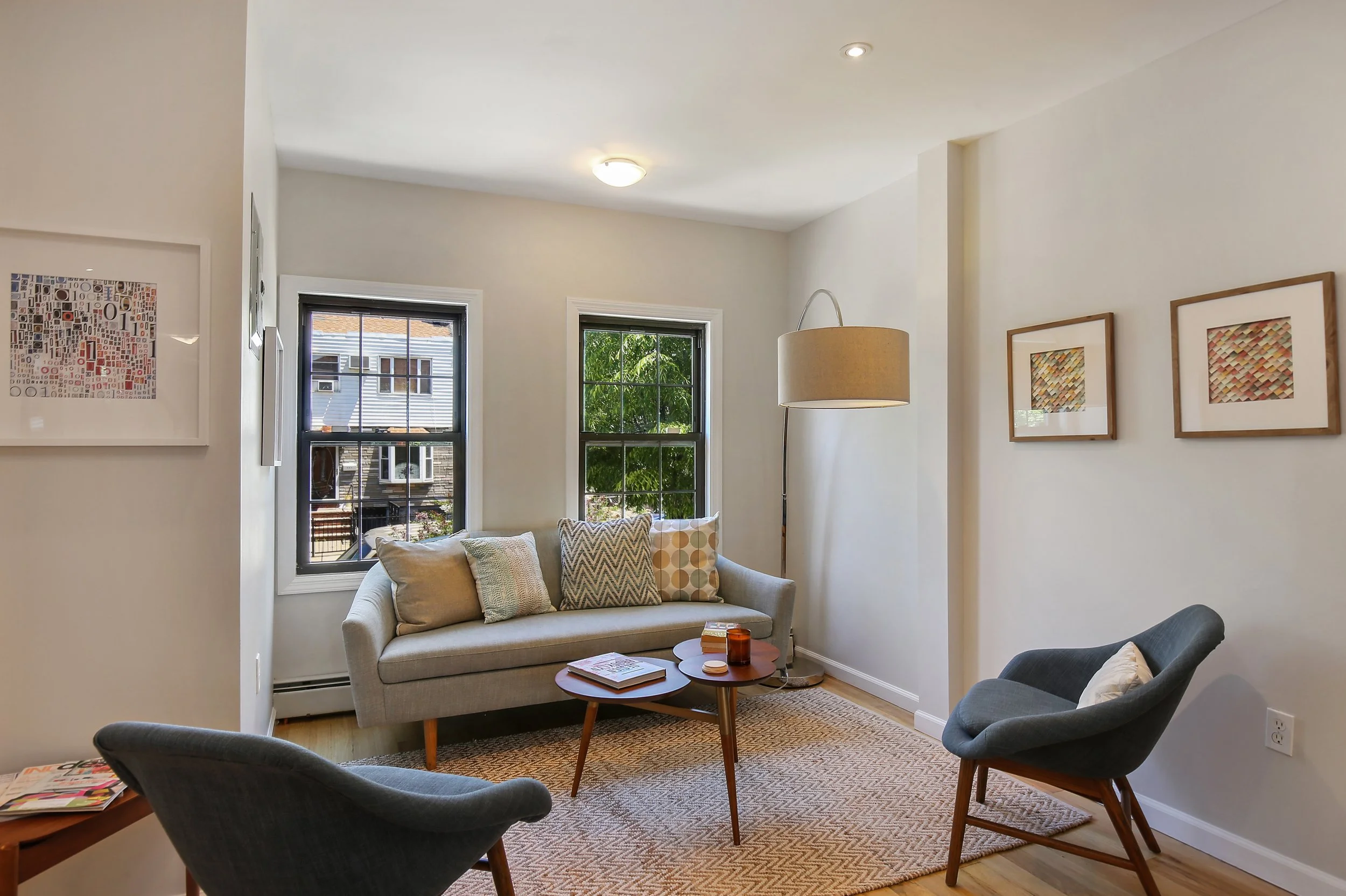 02_28418thStreet_null_1_LivingRoom_HiRes.jpg