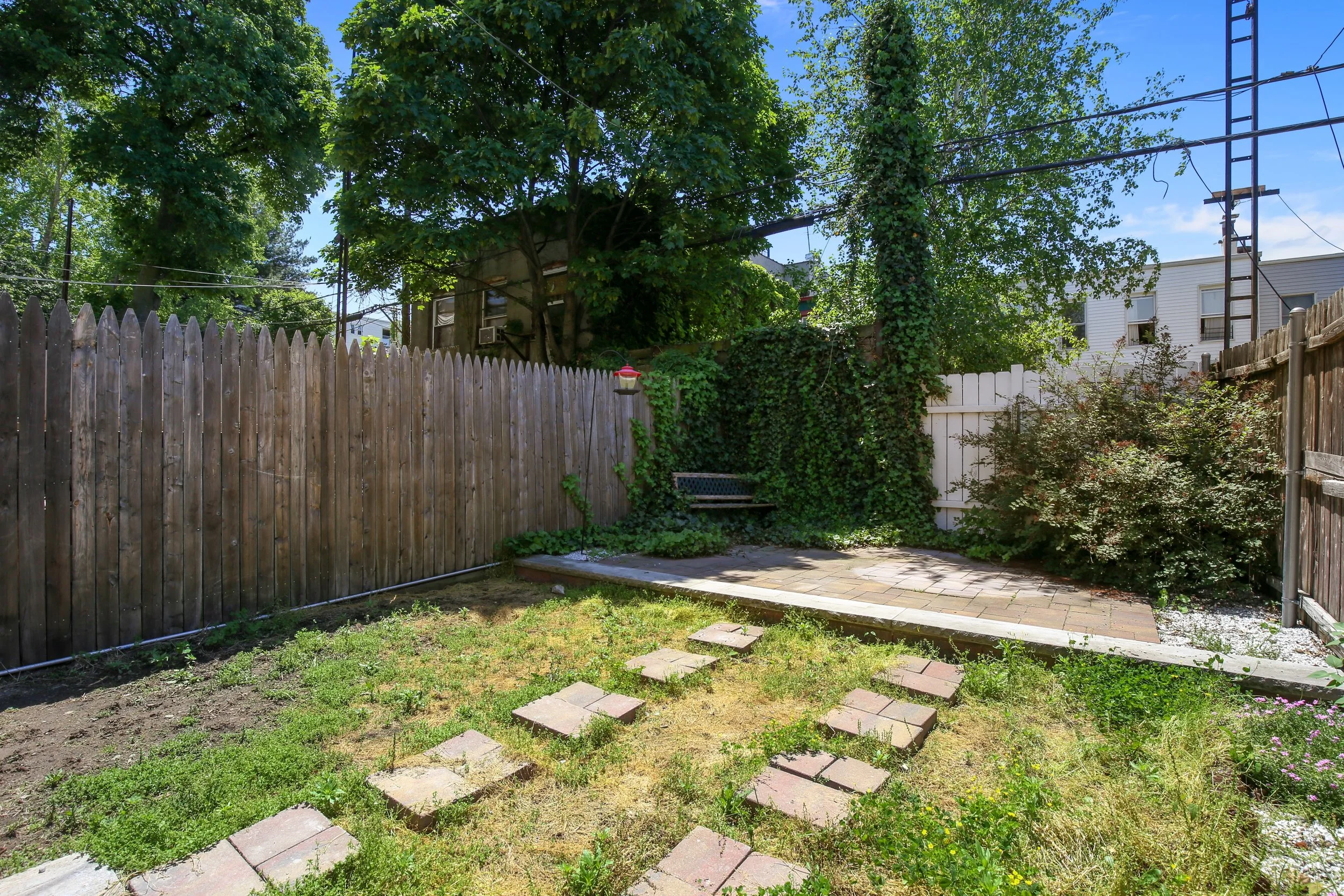 13_28418thStreet_null_26_BackYard_HiRes.jpg