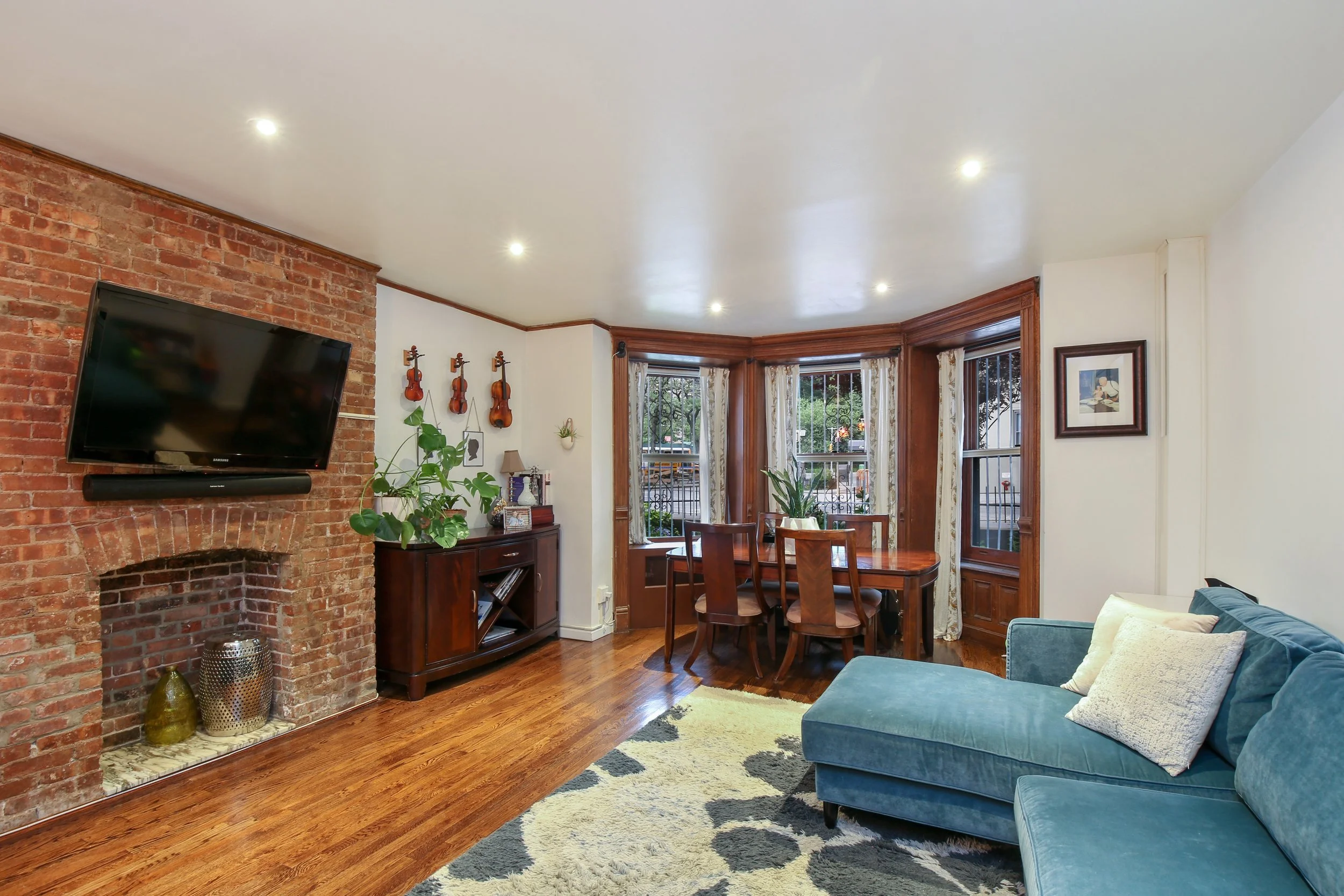 02_88thAvenue_6_1_LivingRoom_HiRes.jpg