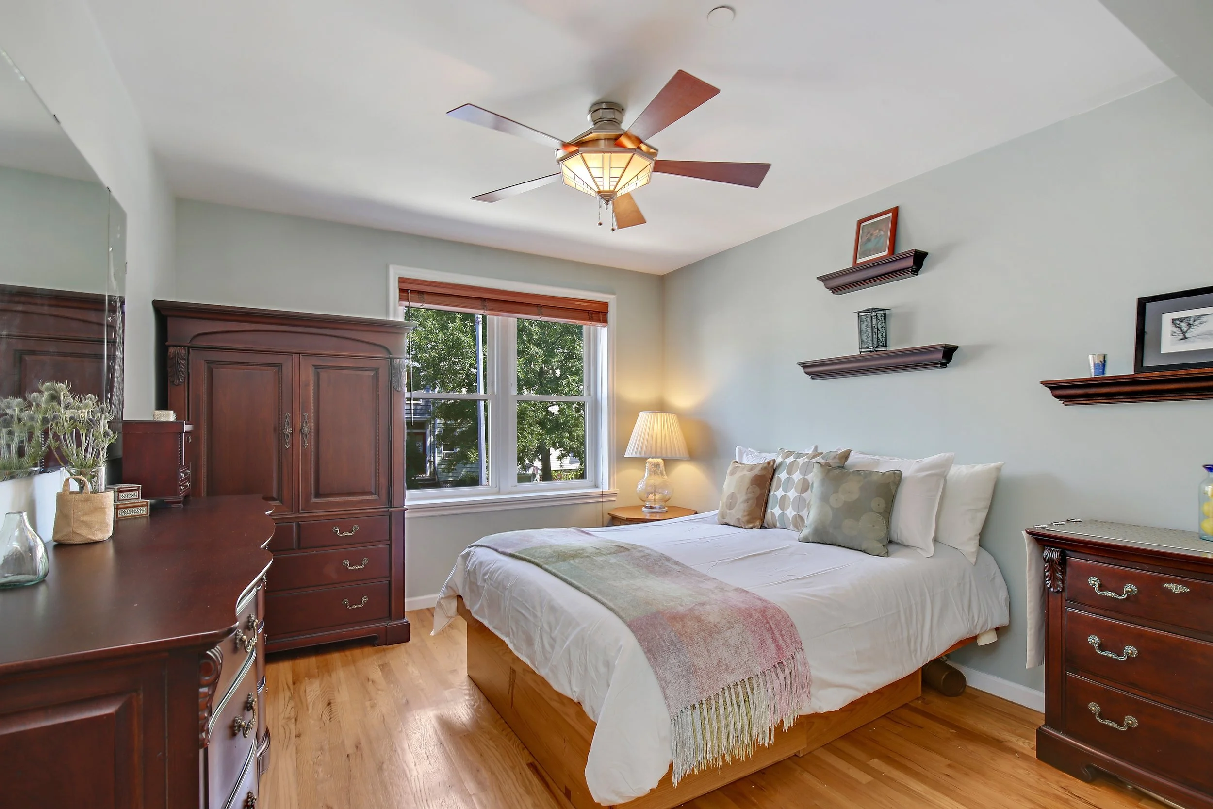 5_39211thStreet_2B_14_MasterBedroom_HiRes.jpg