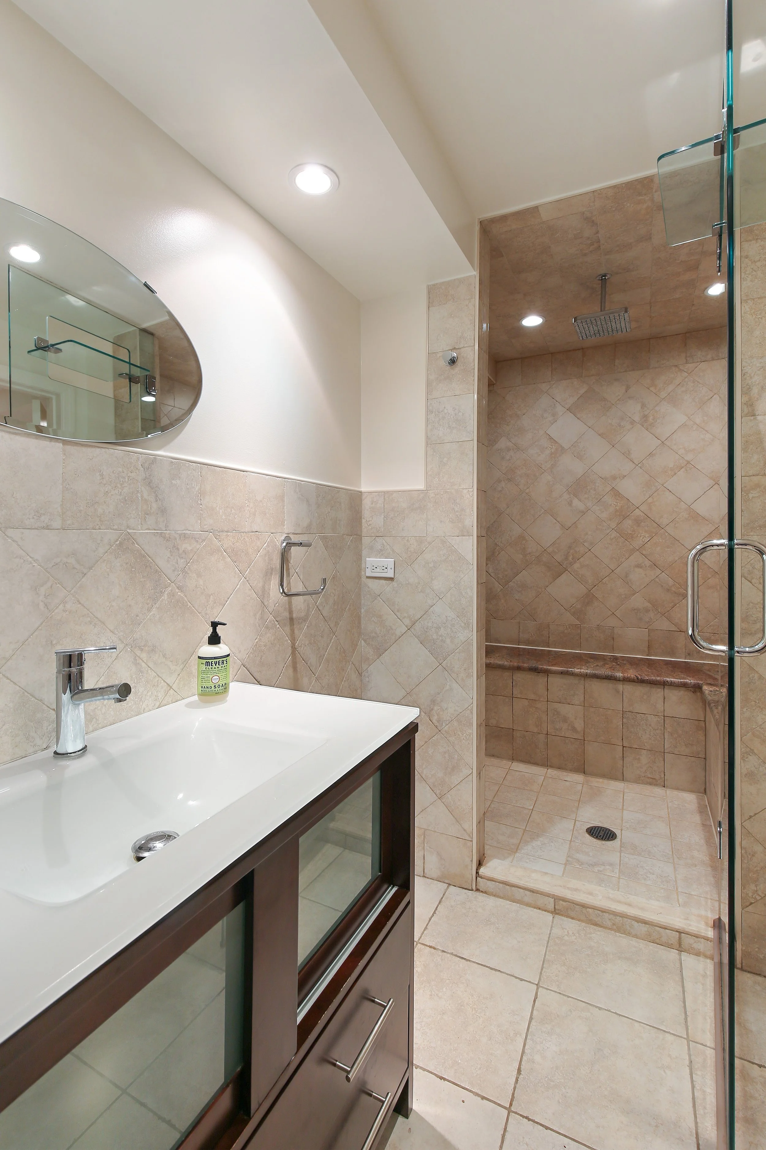 08_35SouthElliottPlace_A_8_Bathroom_HiRes.jpg