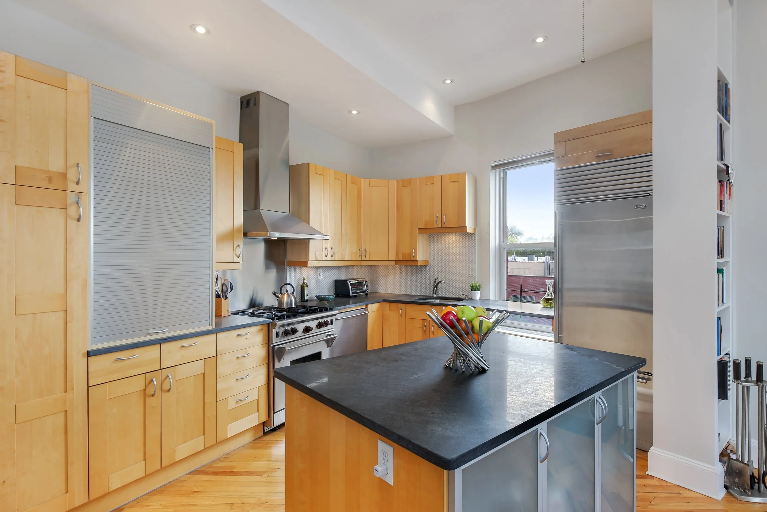 06_90SaintMarksAvenue_3_5_Kitchen_HiRes.jpg
