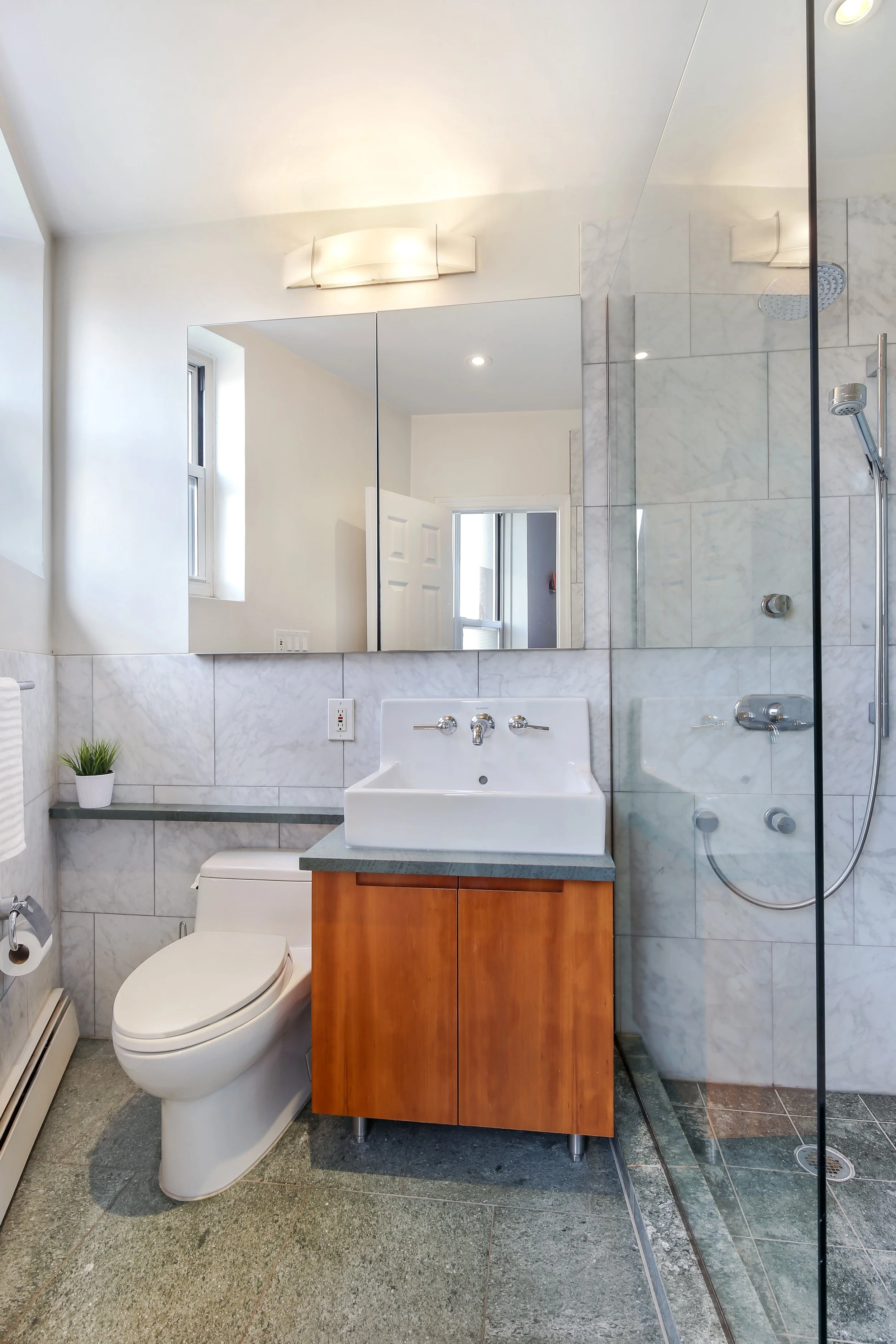 12_90SaintMarksAvenue_3_13_MasterBathroom_HiRes.jpg