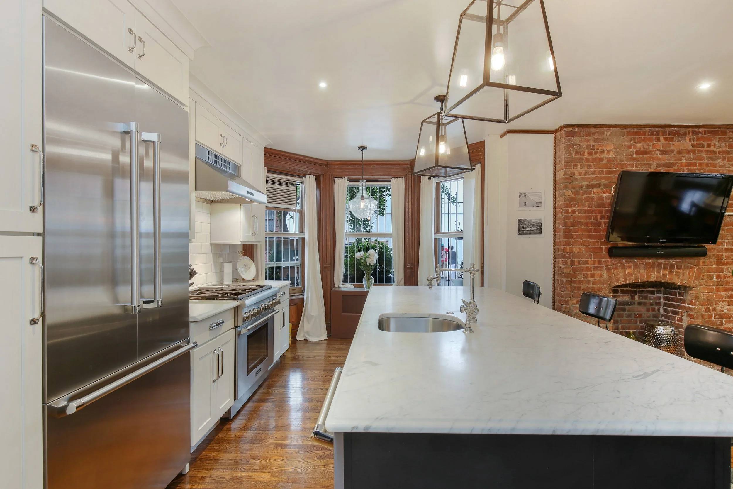 04_88thAvenue_6_5_Kitchen_HiRes.jpg