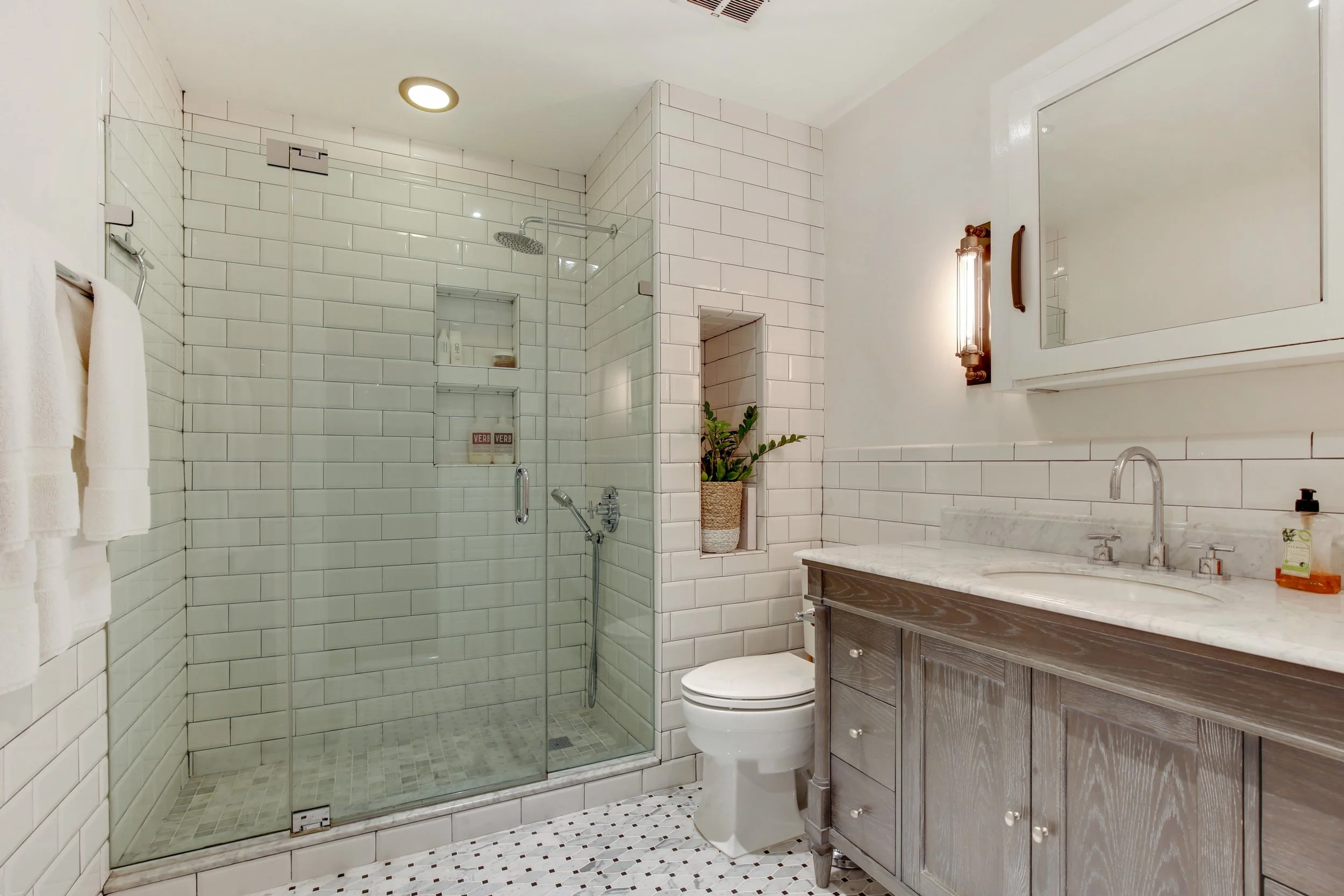 06_88thAvenue_6_13_MasterBathroom_HiRes.jpg