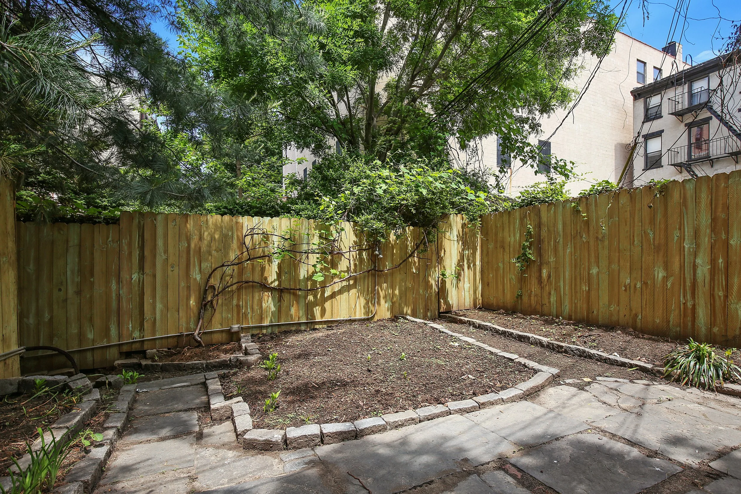7_168WashingtonPark_2_26_BackYard_HiRes.jpg
