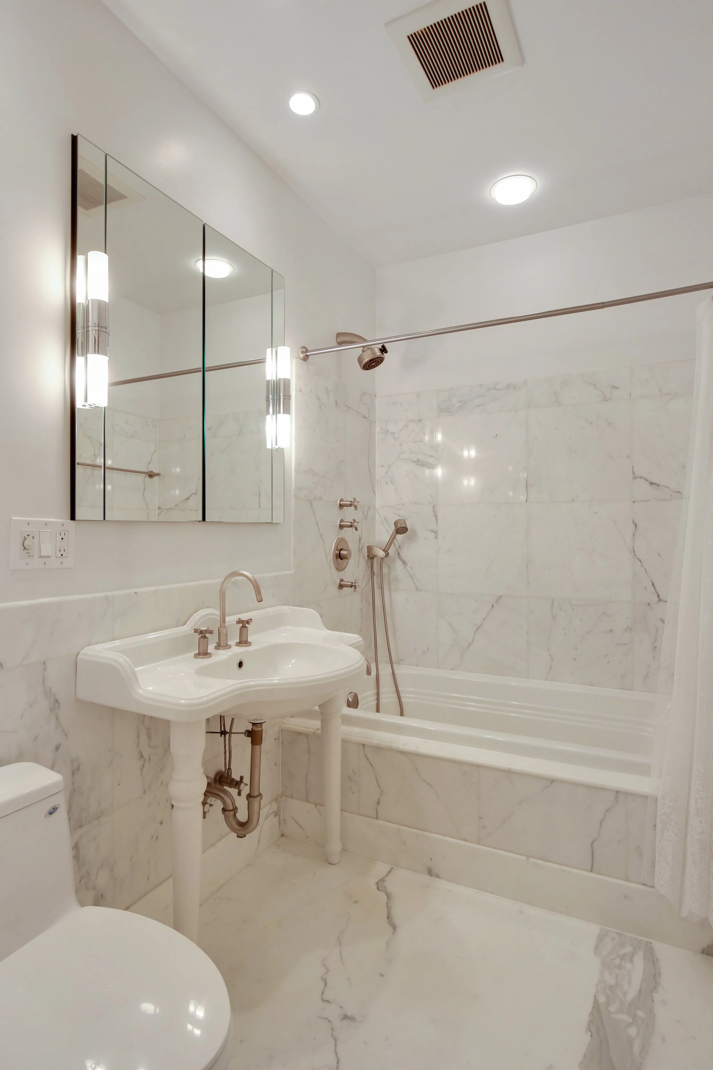 8_4SouthPortlandAvenue_5_8_Bathroom_HiRes.jpg