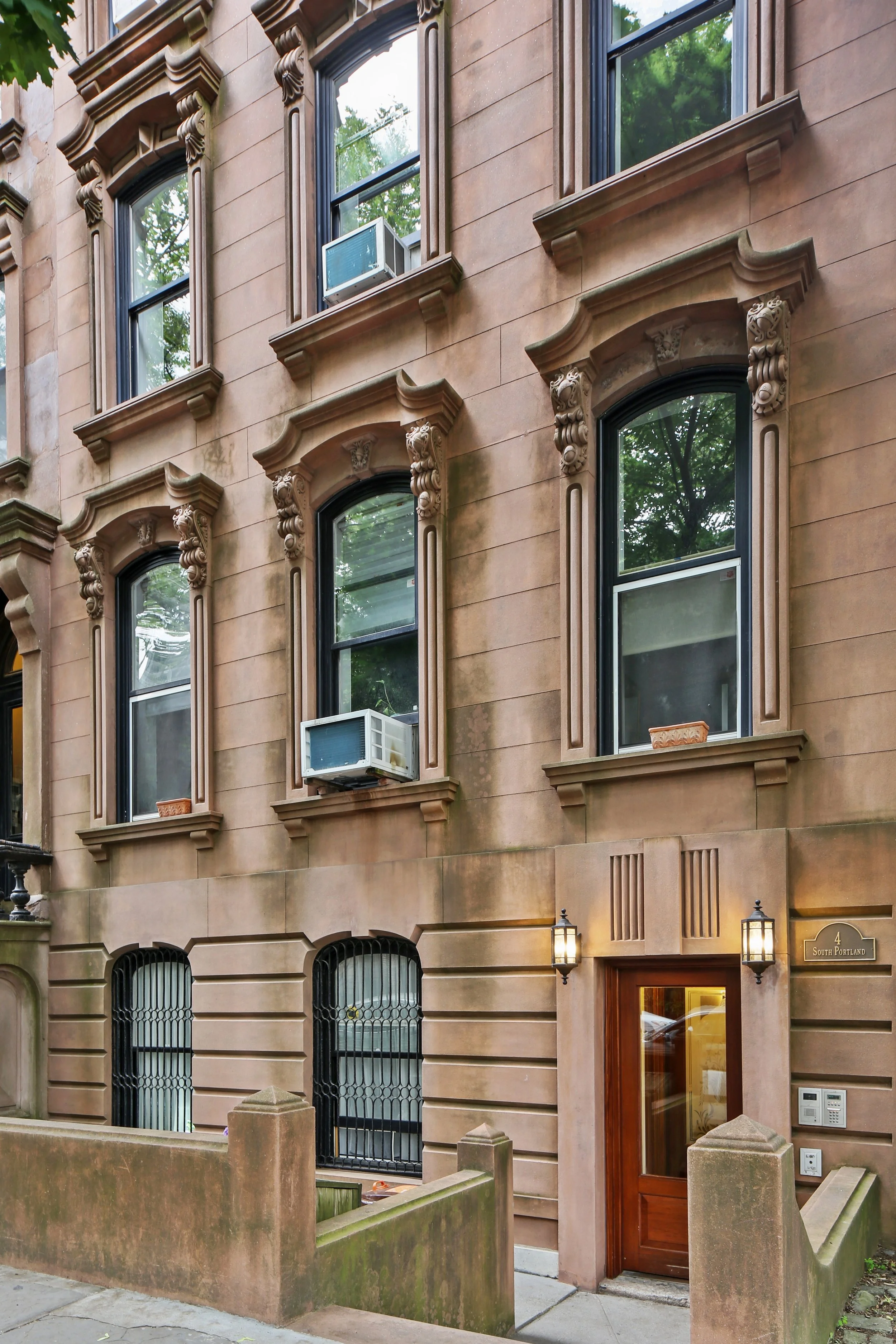9_4SouthPortlandAvenue_5_57_FrontView_HiRes.jpg