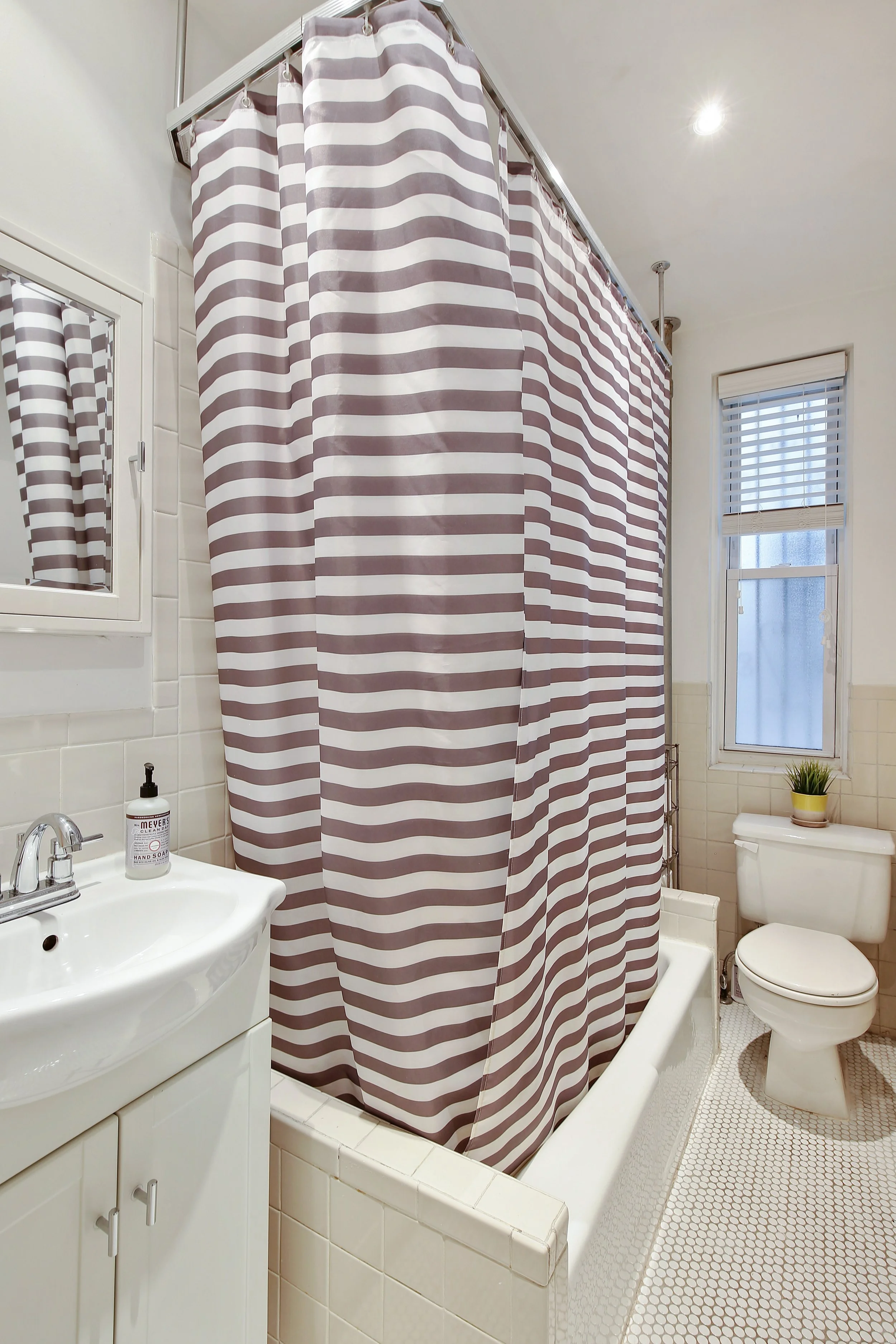 08_41115thStreet_D_8_Bathroom_HiRes.jpg