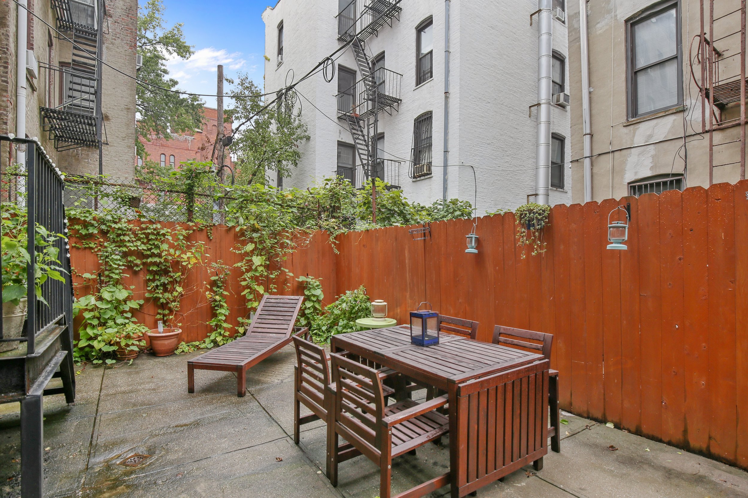 09_41115thStreet_D_26_BackYard_HiRes.jpg