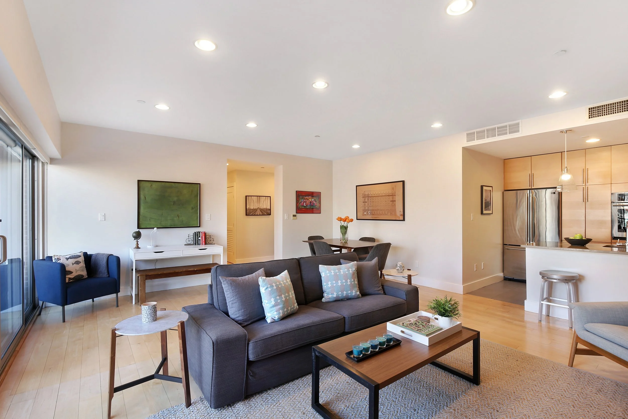 02_321UnionStreet_3B_165_LivingRoom_HiRes.jpg
