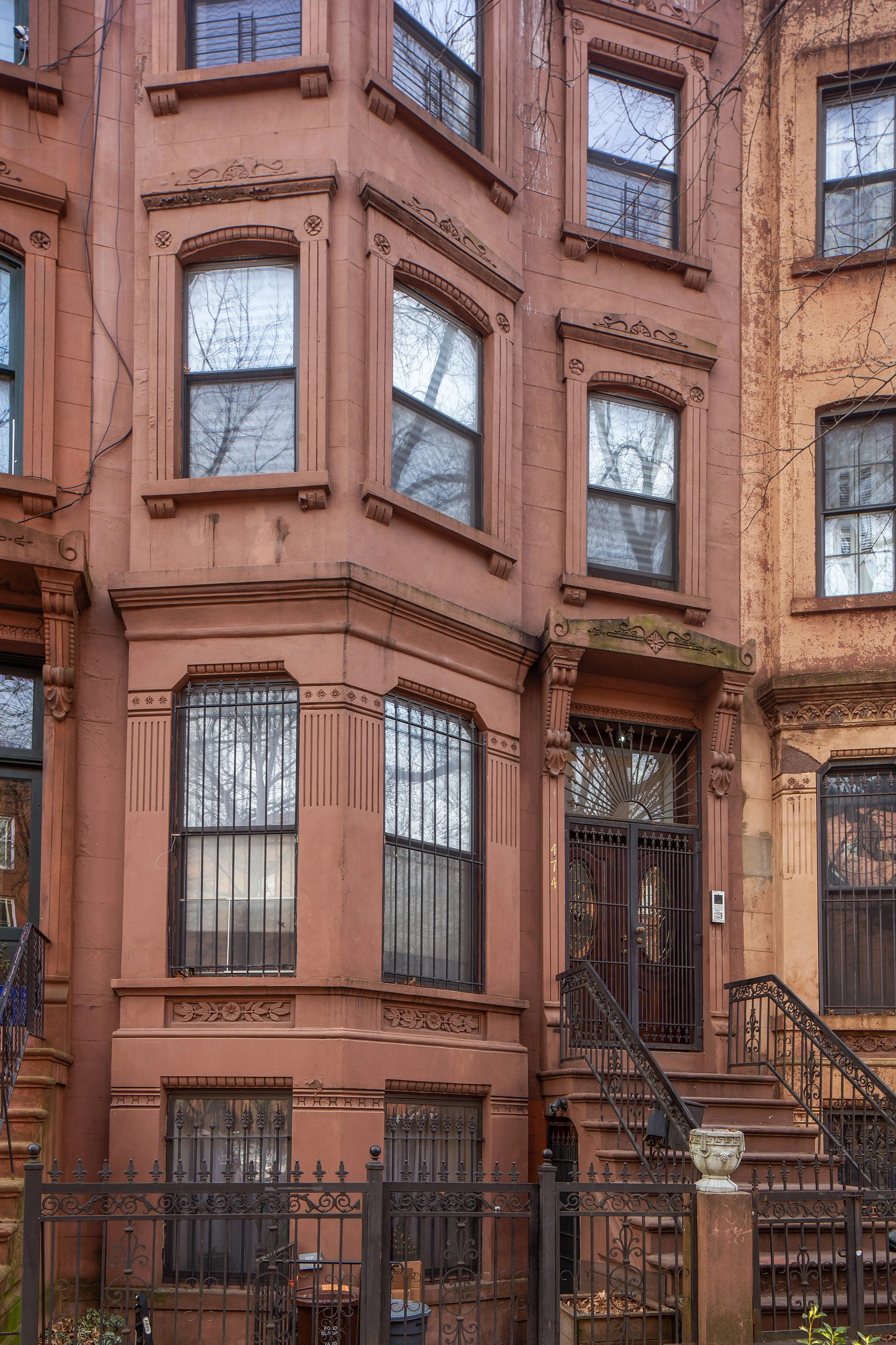 01_474WaverlyAvenue_3_57_FrontView_HiRes.jpg