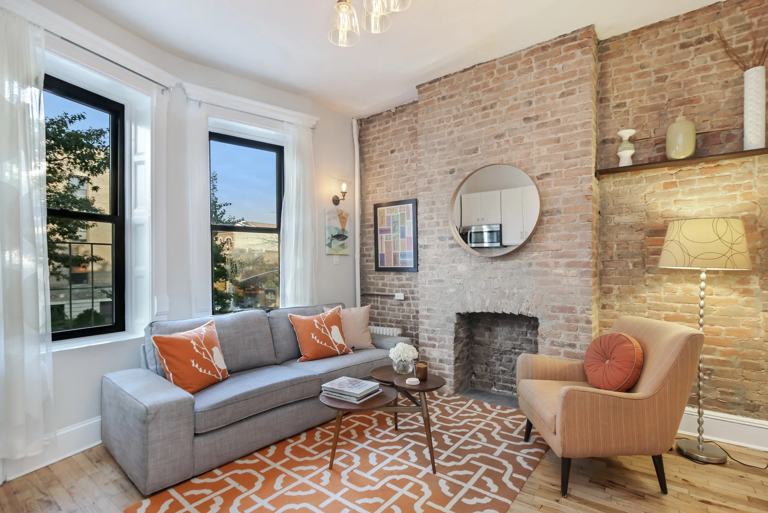 2_675VanderbiltAvenue_1A_1_LivingRoom_HiRes.jpg