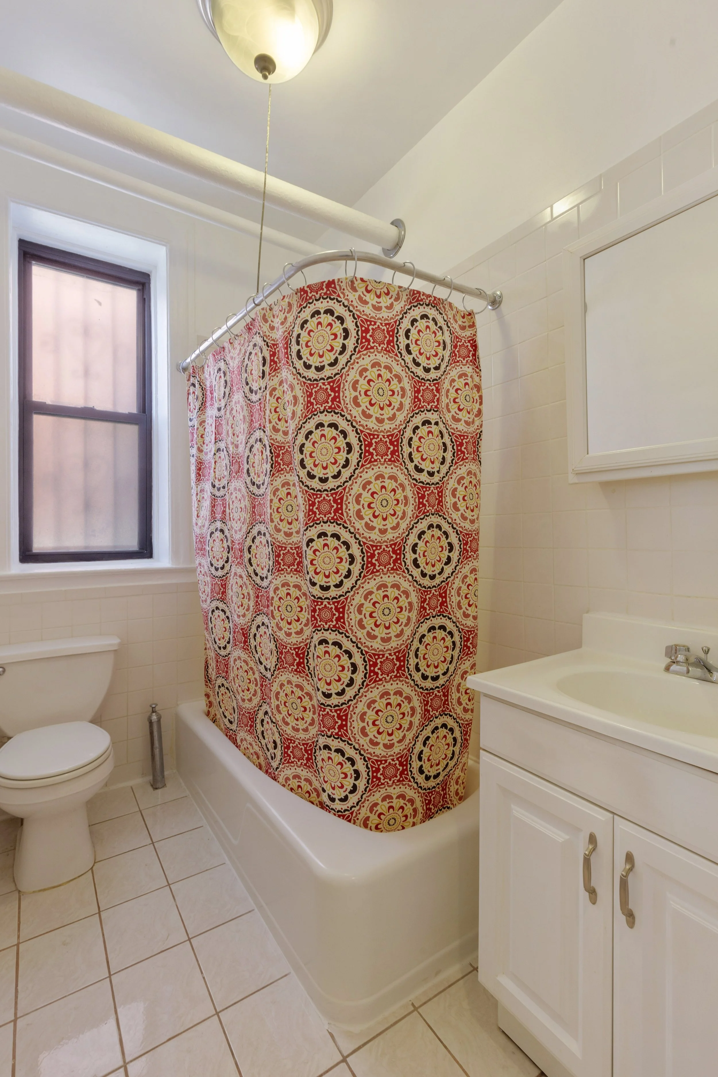 6_3208thAvenue_APTB1_8_Bathroom_HiRes.jpg
