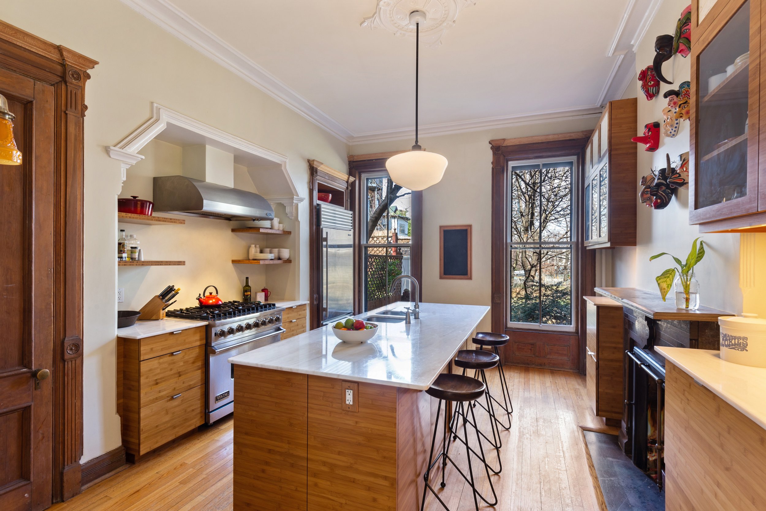 05_151WilloughbyAve_5_Kitchen_HiRes.jpg