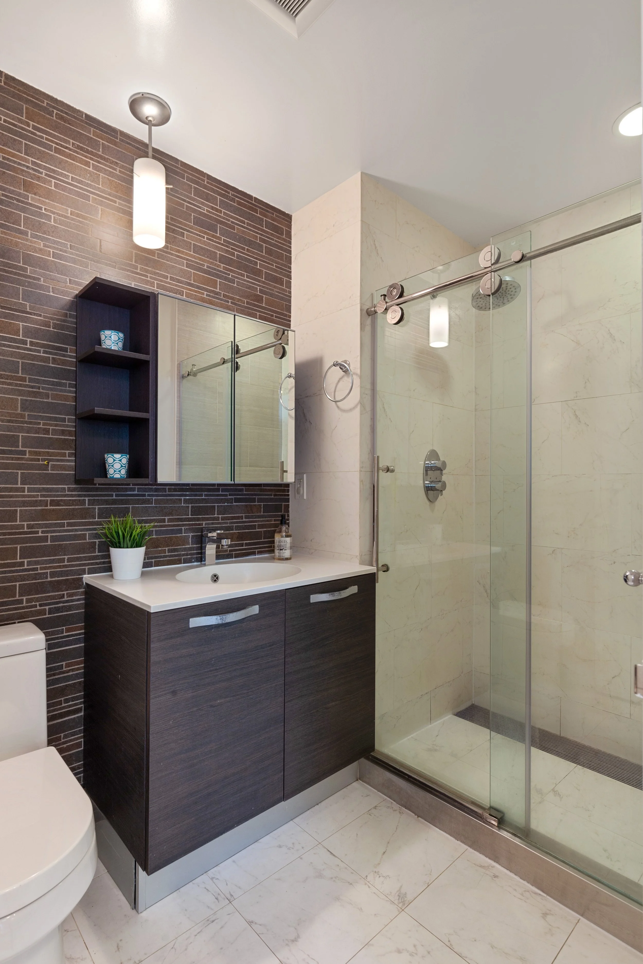09_16388thAvenue_1A_8_Bathroom_HiRes.jpg