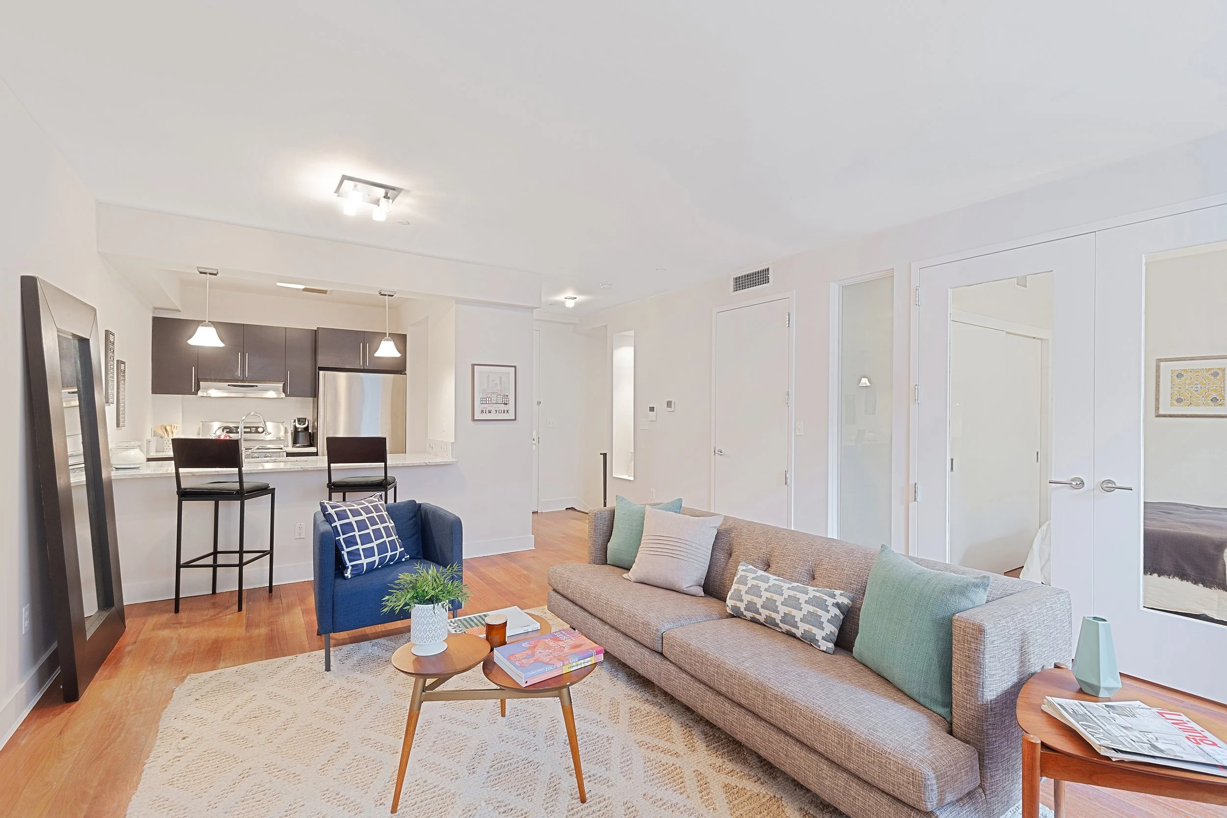 3_264cumberlandstreet_1_10001_LivingRoom_HiRes.jpg