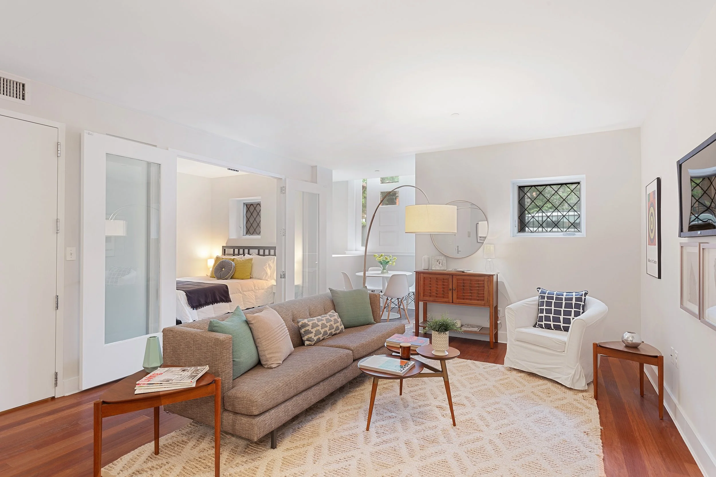 2_264cumberlandstreet_1_165_LivingRoom_HiRes.jpg