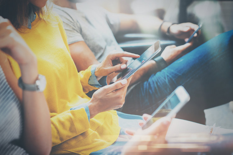 people-on-tablets-moving-blogs