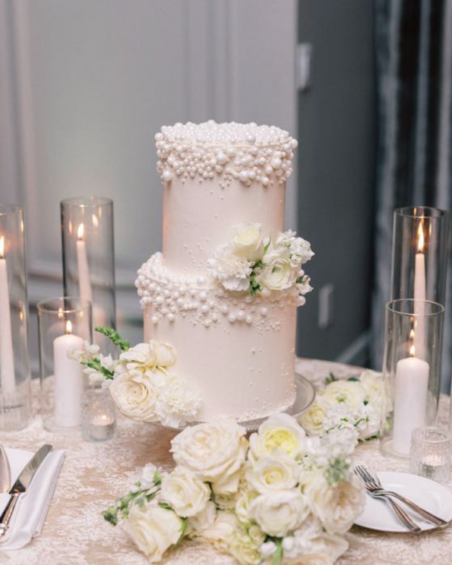 The wedding cake is more than just dessert, it&rsquo;s also a design moment! Here are a few tips we always share with our couples when planning the perfect cake:

&bull; Let your cake echo the overall design. Pull in elements from your linens, floral