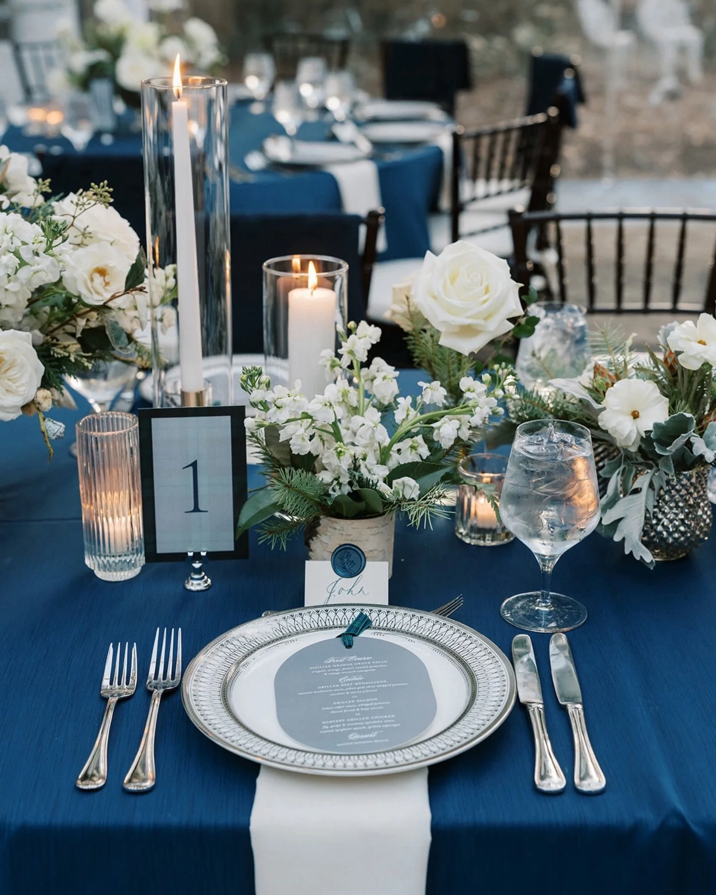 The perfect pops of navy for this gorgeous winter wedding 🤍

From layered place settings to candlelight and lush florals, every element worked together to create a reception design that felt both elevated and inviting!

&bull;
&bull;
#wedding #2026b