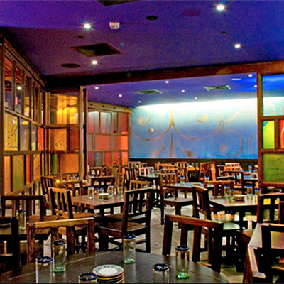 LA ESTRELLA Up to 60 seated | 75 reception A semi-private dining room with flexible seating options