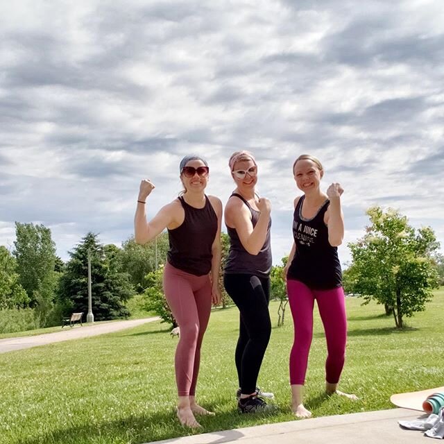 Yesterday, I meet up with these two beauties for a workout in the park and brunch on a patio. ☀️💪🏻🥂🥯 It was exactly what I needed and so much more! Sunshine, fresh air, crazy clouds and real-life human connection. ⁣
⁣
All this time at home has re