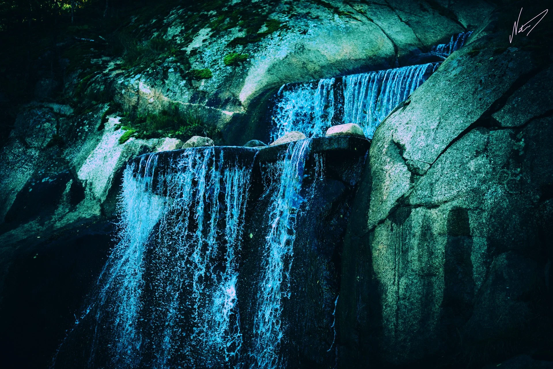 Sapokan vesiputous, Kotka (2024).   Valokuvaaja ja kuvan käsittely © Natasha