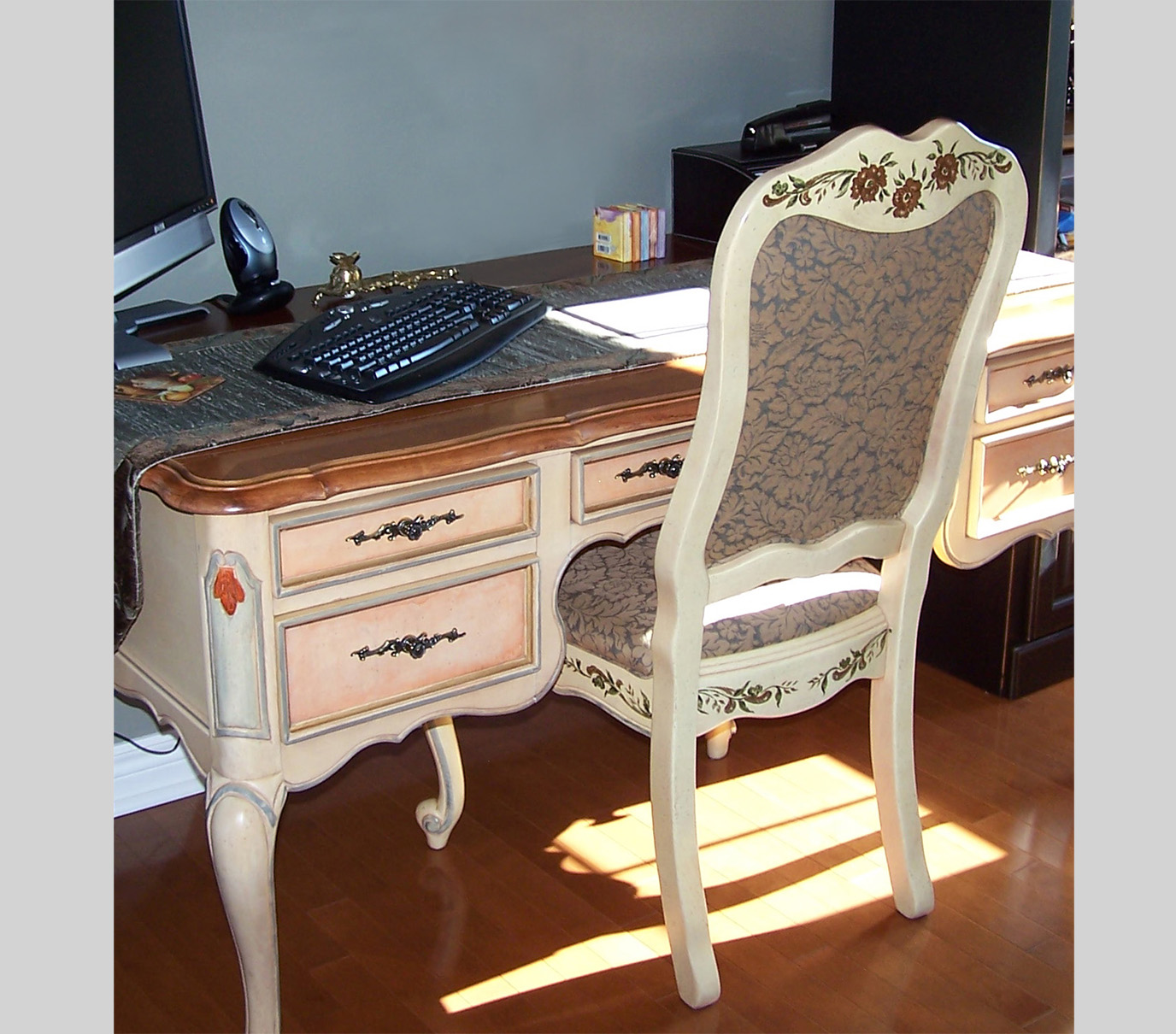 1 Desk.jpg