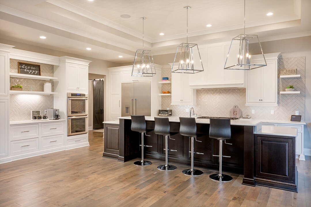 The kitchen in this modern farmhouse we designed has room for family and friends! We love the mix of materials!
.
.
.
#rdshomedesign #modernfarmhouse #kitchenliving #kitchendesign #kitcheninspo #kitchen #customhomedesign #homedesigners #rdshomedesign