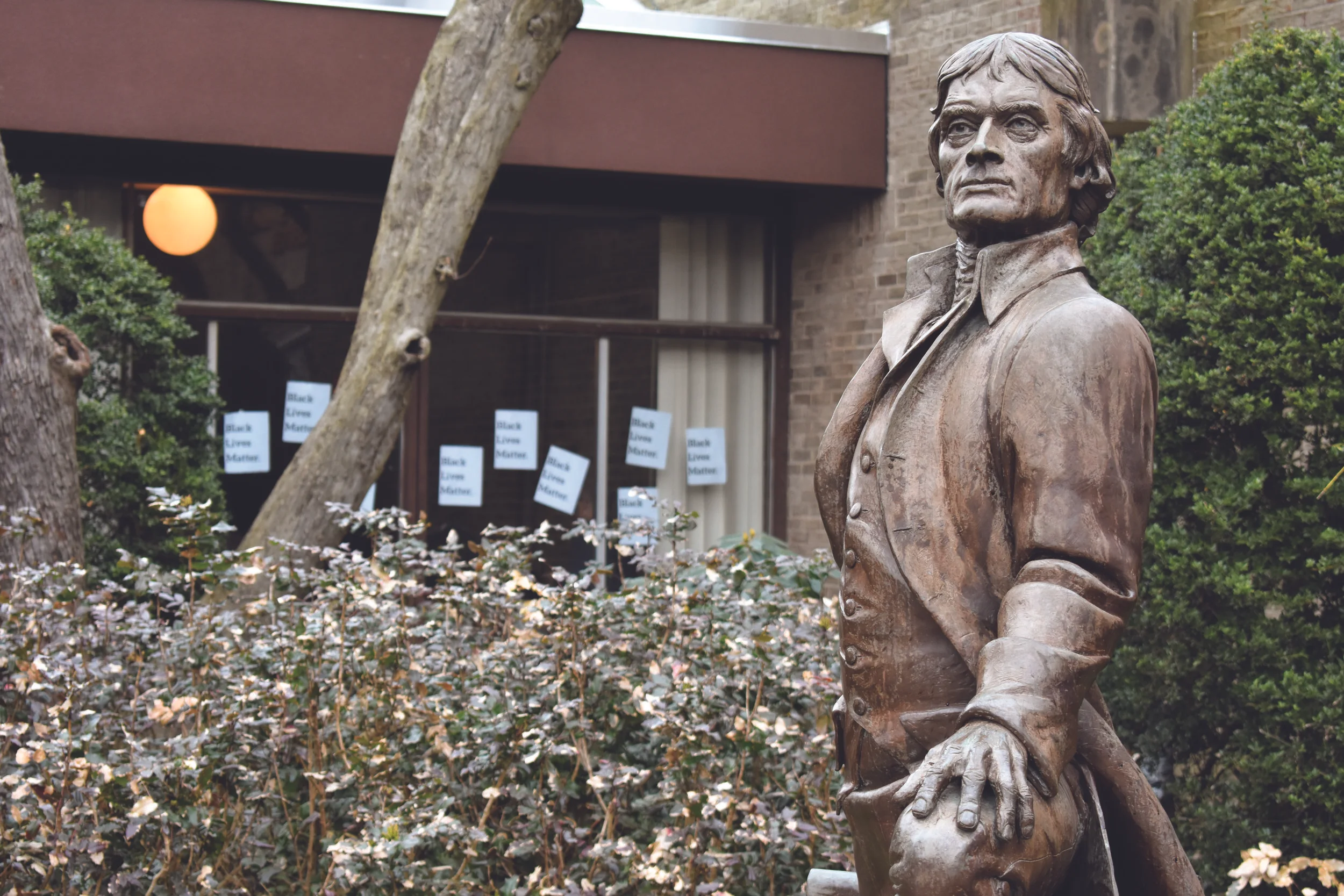 Petition to remove Jefferson statue ignites discourse. Photo courtesy of Peter Soucy/ Hofstra Chronicle