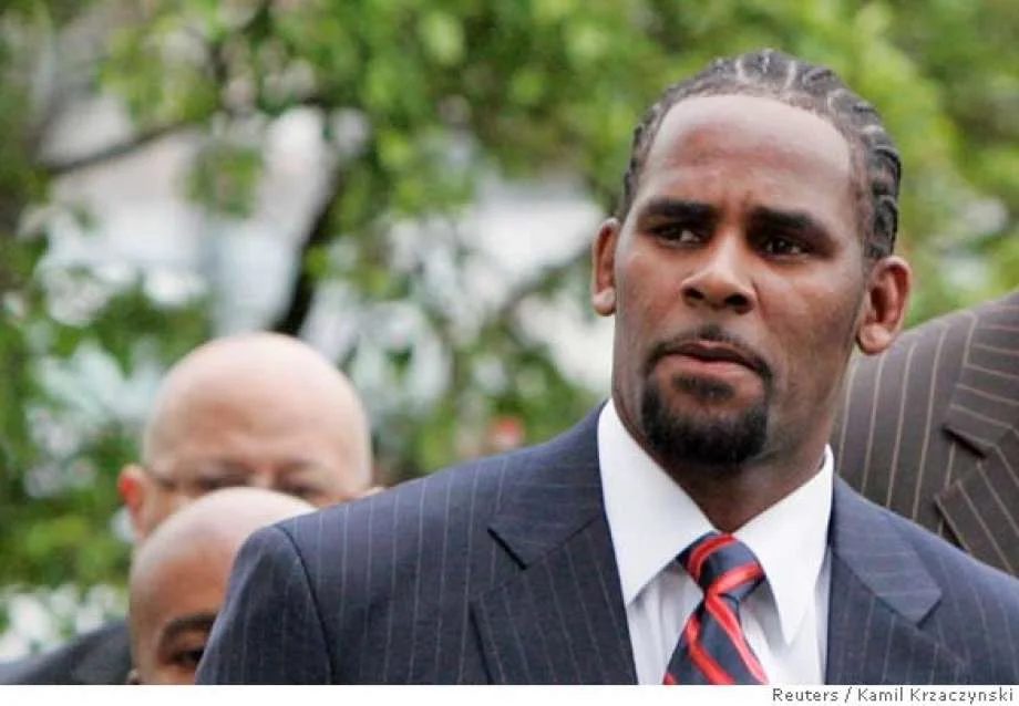 R. Kelly photographed at his 2008 trial. Photo courtesy of Flickr.