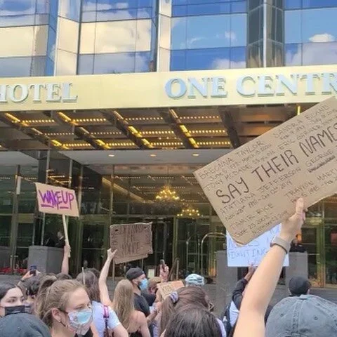 In front of Donald Trump's Tower chanting... &quot;We are Peaceful Protesters&quot; 🆘 
Photo/videos credit: @pearlmade 
#protest #blacklivesmatter #trump #tower #2020