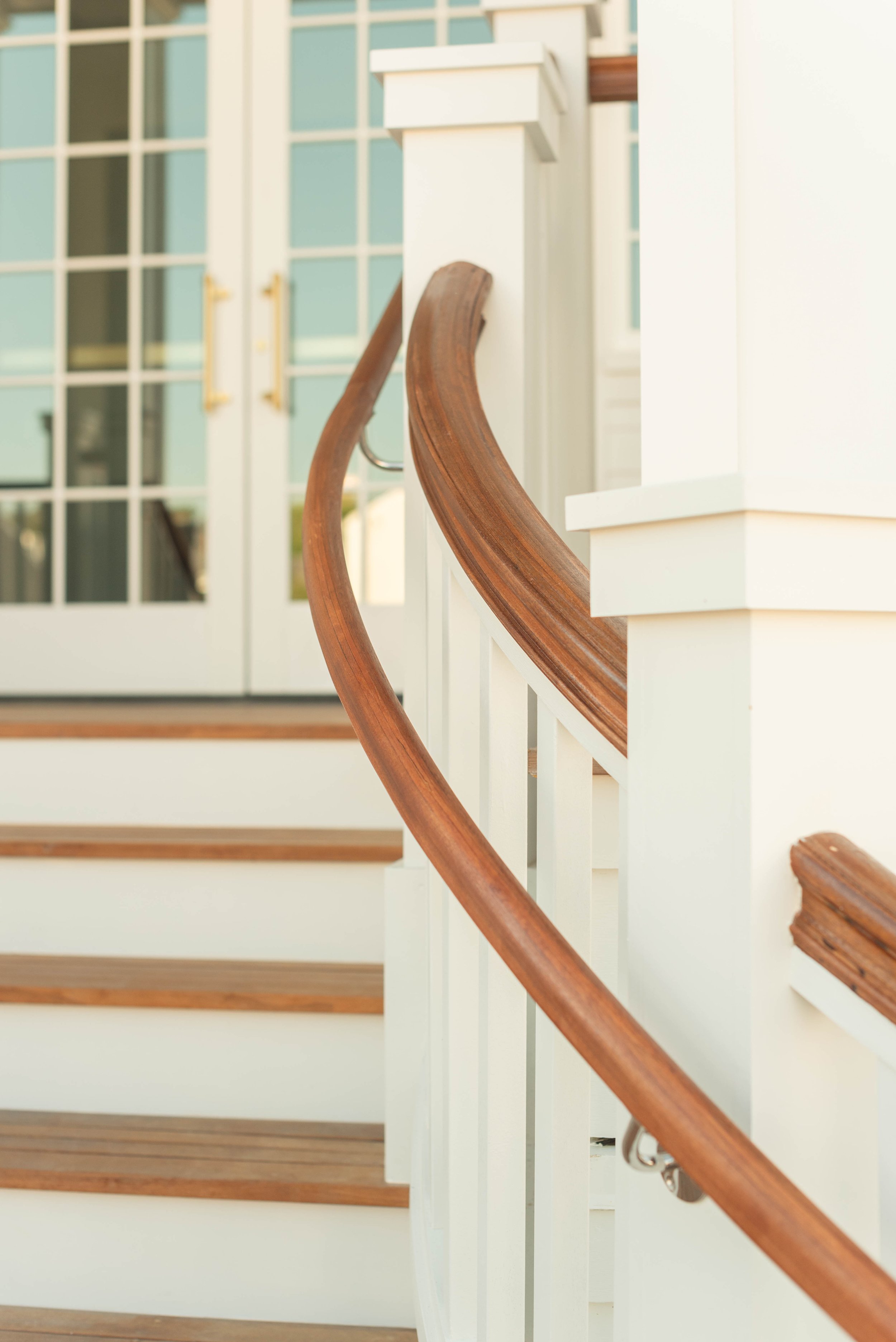 1- RAIL CLOSE UP.jpg