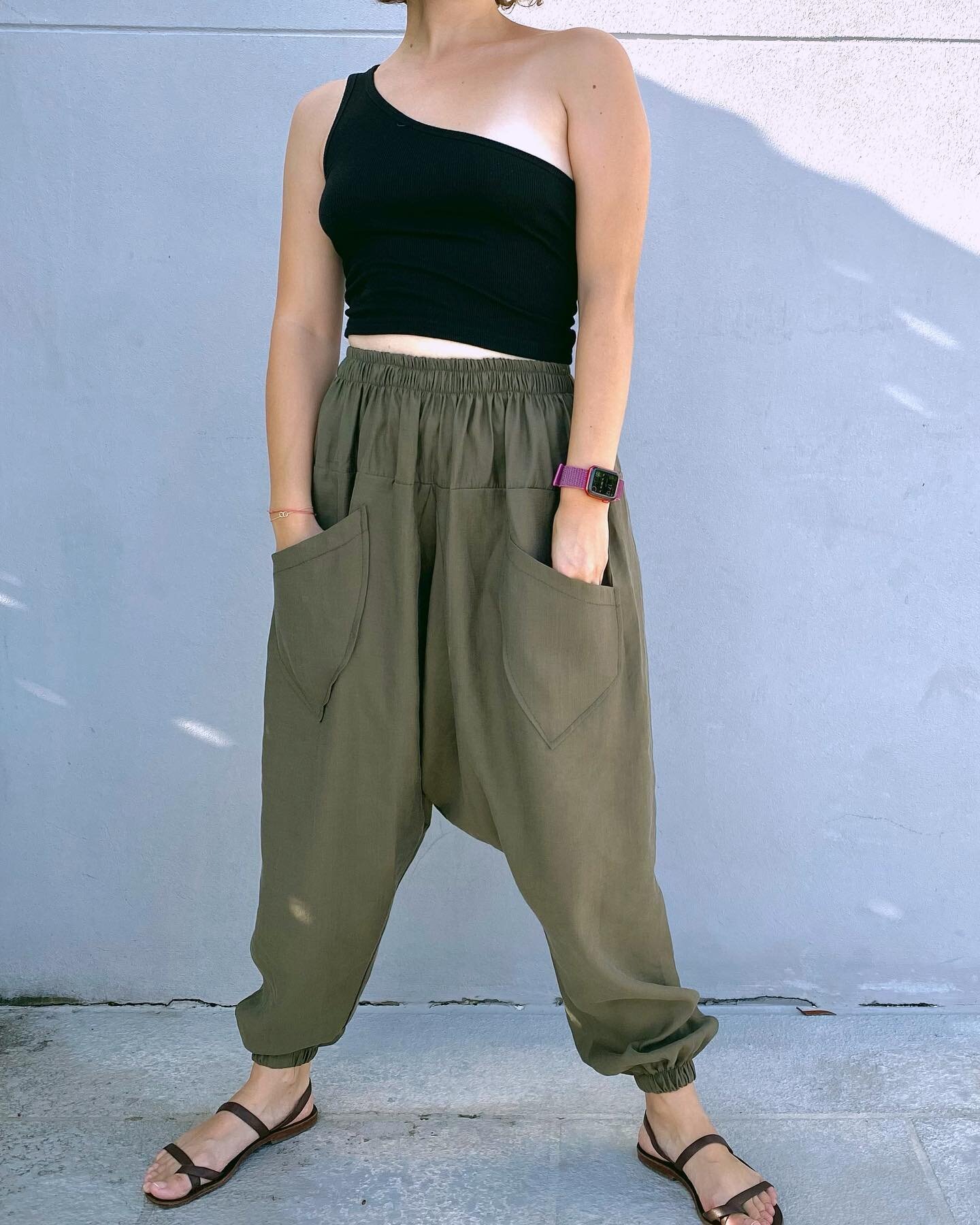 A smooth transition from Friday to Saturday with lyocell harem pants 😌
.
.
.
#minikcollection #slowfashion #harempants #lyocell #weekendstyle