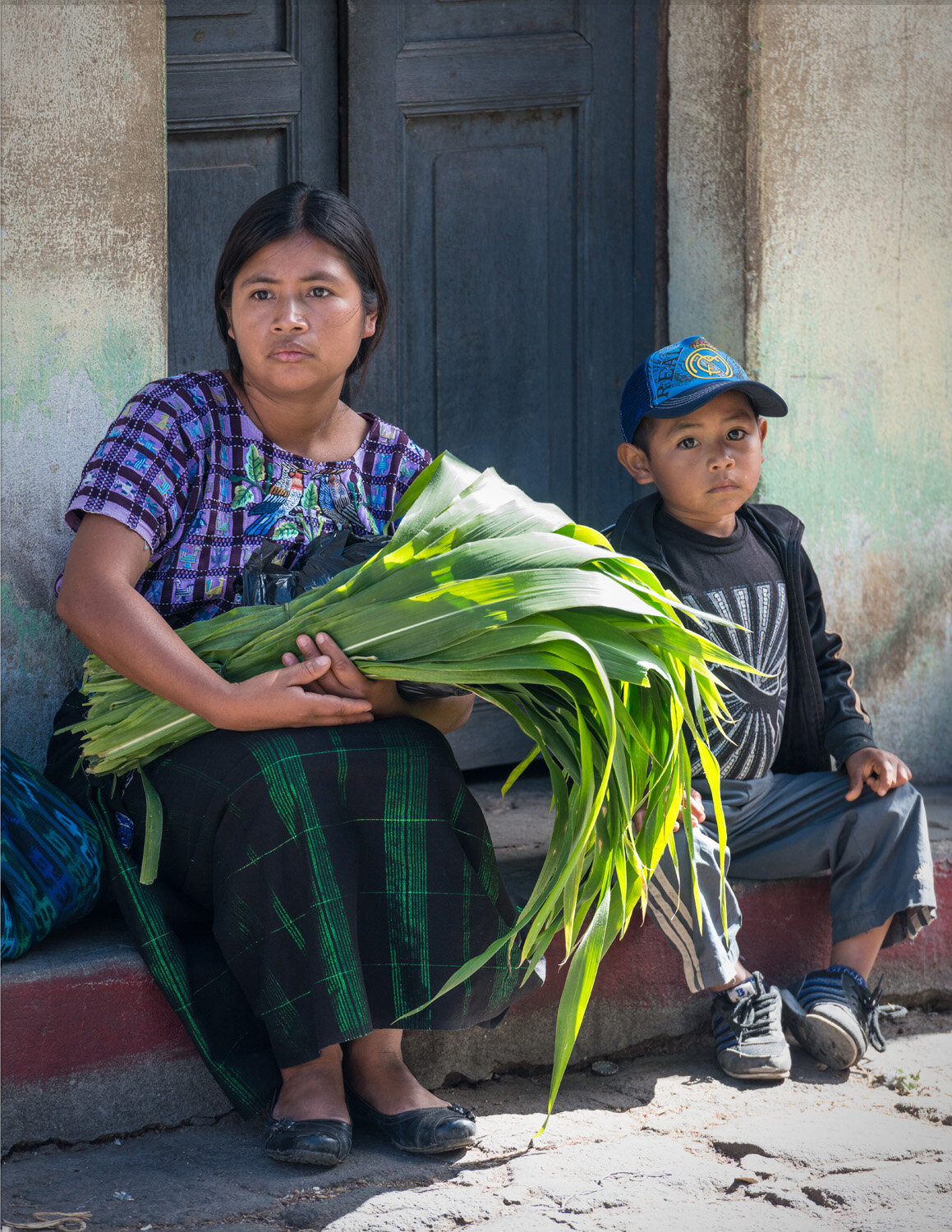 Guatemala-San Pedro la Laguan-Mother and son-01.jpg