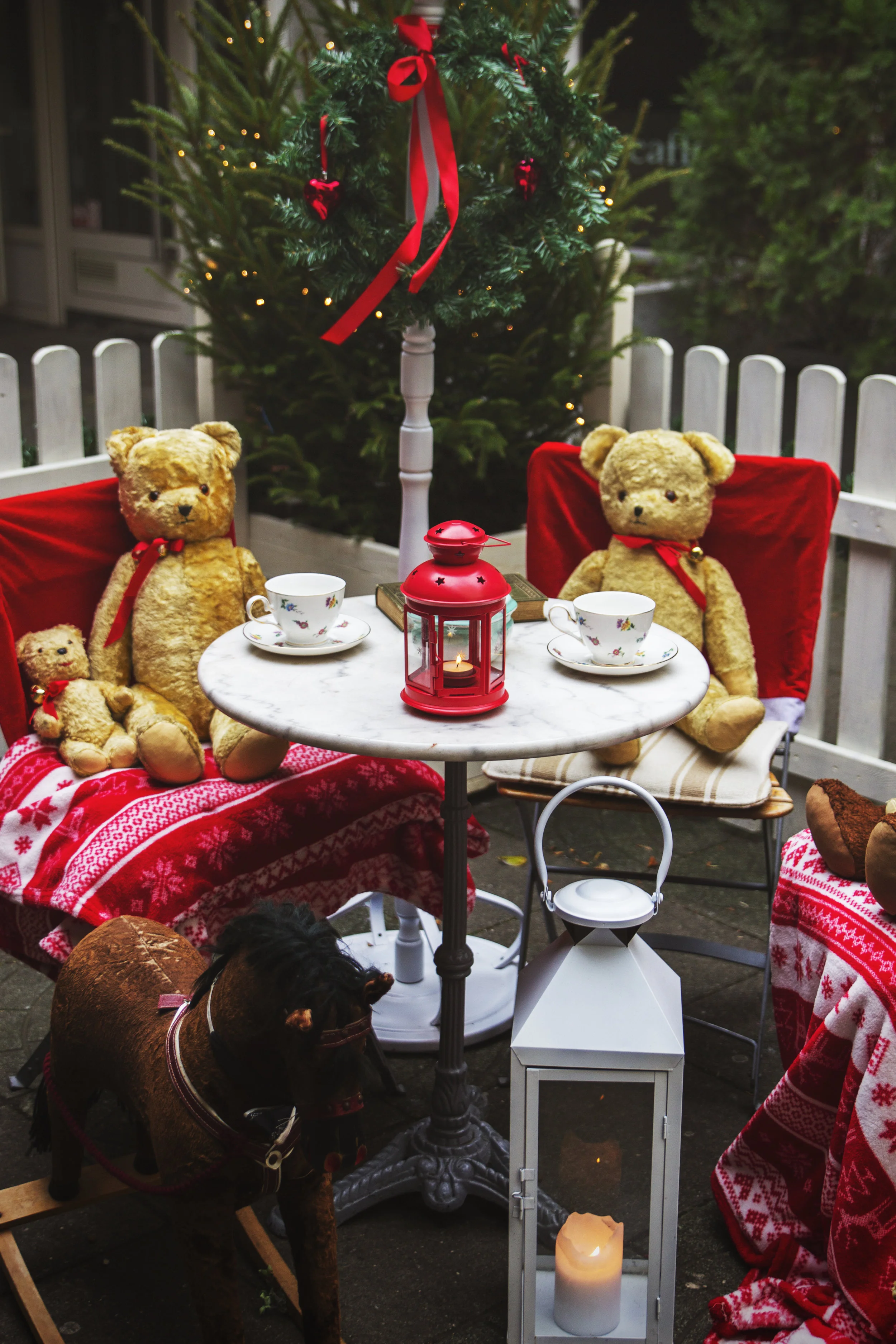 caffe-bar-finjak-bozicna-bajka-zagreb-advent-luka-lajic-expensive-reality (12).jpg