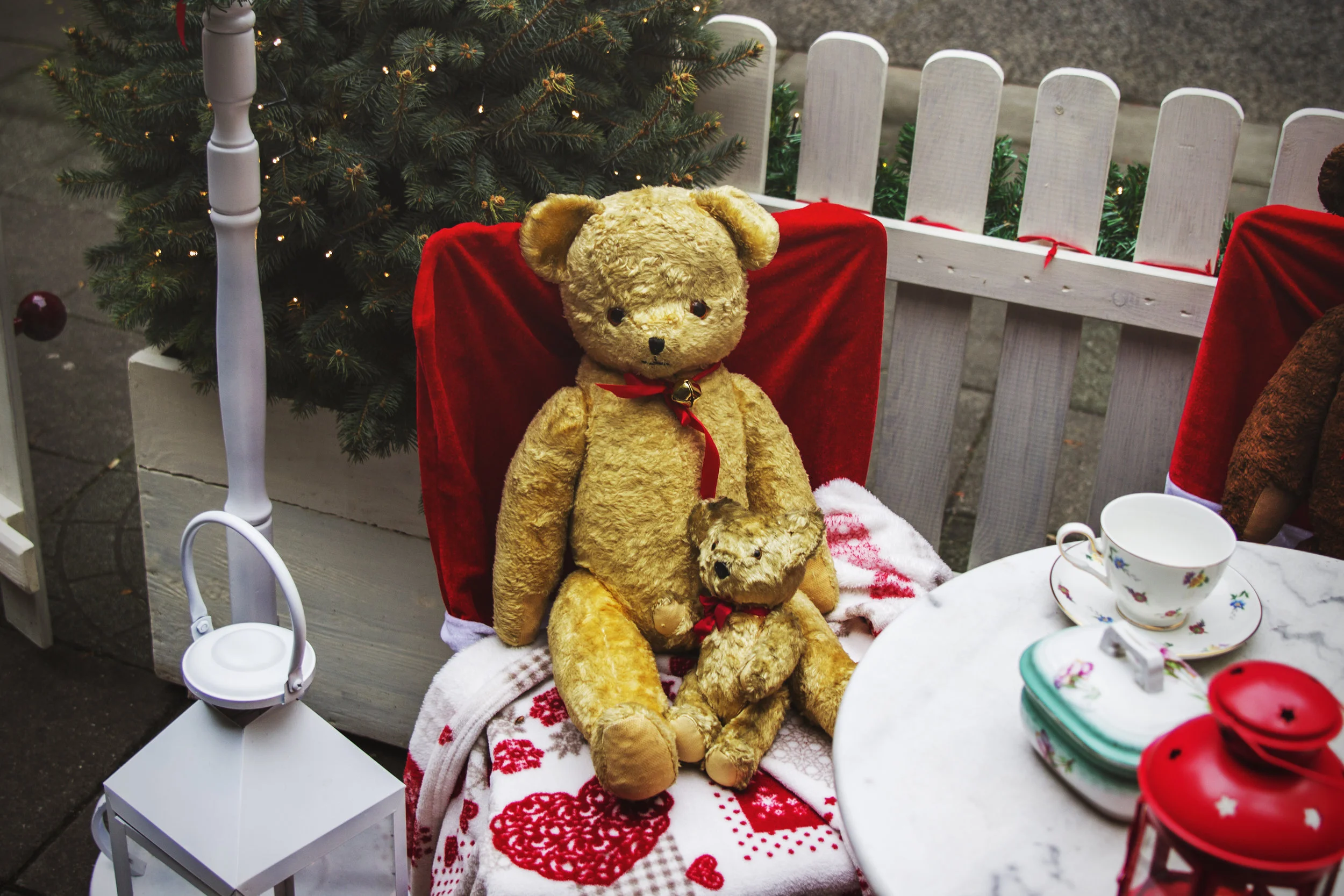 caffe-bar-finjak-bozicna-bajka-zagreb-advent-luka-lajic-expensive-reality (16).jpg