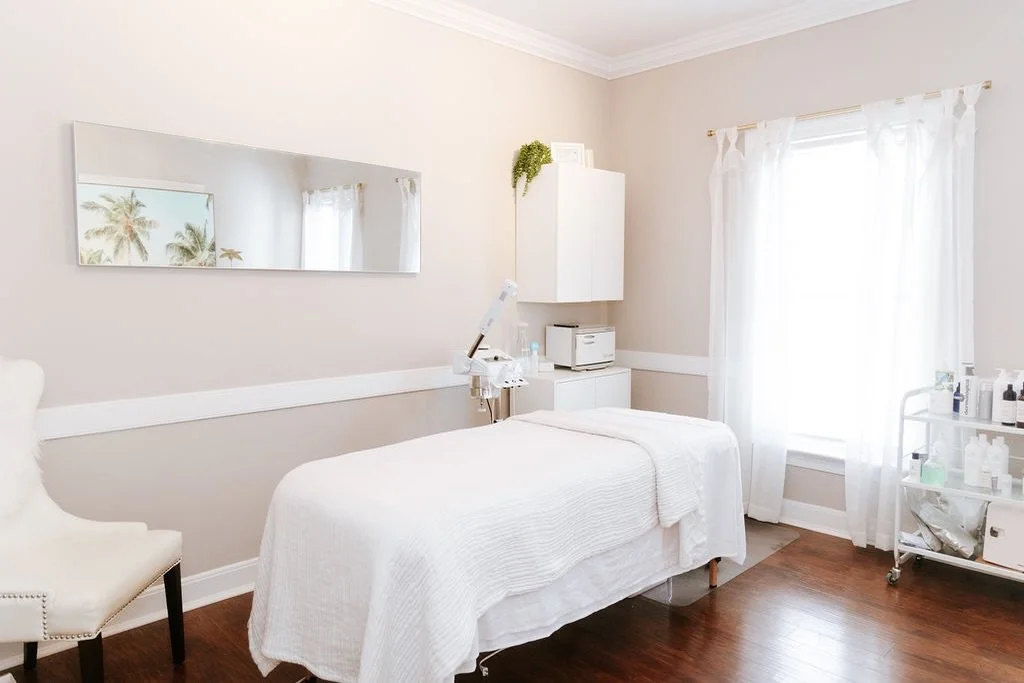 This weeks Birthday Special 🎉 
Oxygen Facial + FREE oxygen eye treatment -$150 (normally $185)

Let&rsquo;s Celebrate Skyelar&rsquo;s Birthday with her Favorite Facial combo. 

Wonderful for events, aging, acne, or rosacea skin types. After gently c