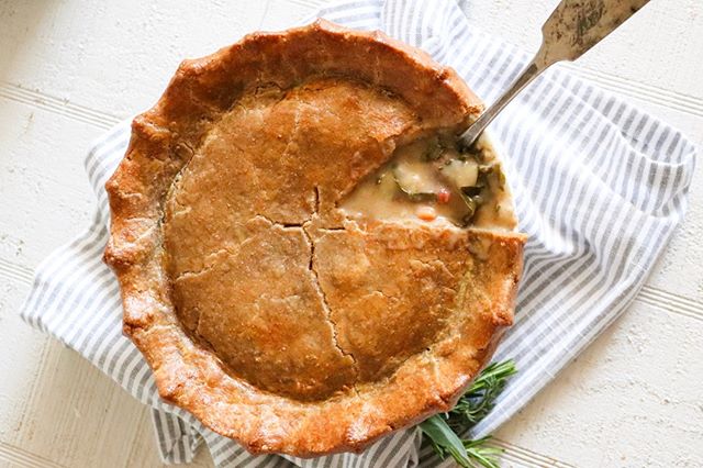 Thanksgiving leftovers continue! This time we gettin' Turkey Pot Pie...with a little twist. ⁠
leftover gravy ✔️leftover green bean casserole ✔️ leftover mirepoix veg ✔️ turkey (duh) ✔️ ⁠
The crust is a bit special. I made a flour blend with rye, whea