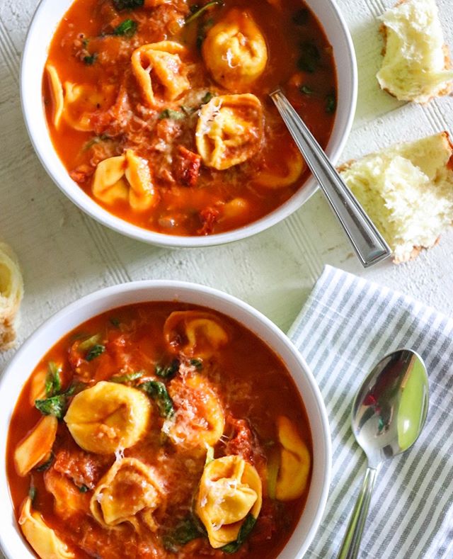 Keep the soup love going 🥣 This recipe is for Pepperoni, Roasted Tomato and Tortellini Soup. Everything is made in one pot (including cooking the tortellini)~the result is cozy, comfort cuisine made in 30 minutes. A little sprinkle of chopped basil 