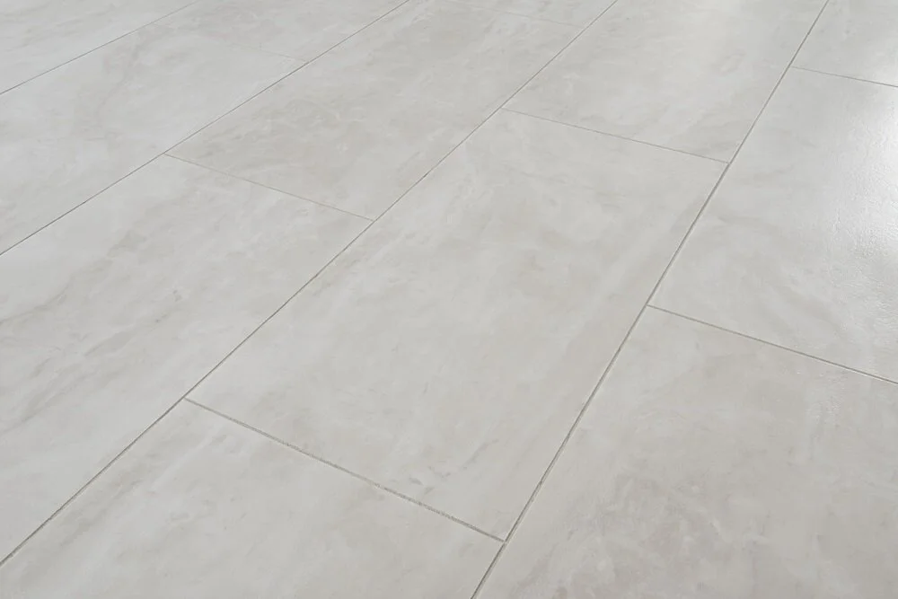 Adura_SellSol_Vienna_Alabaster_12x24-Detail.jpg