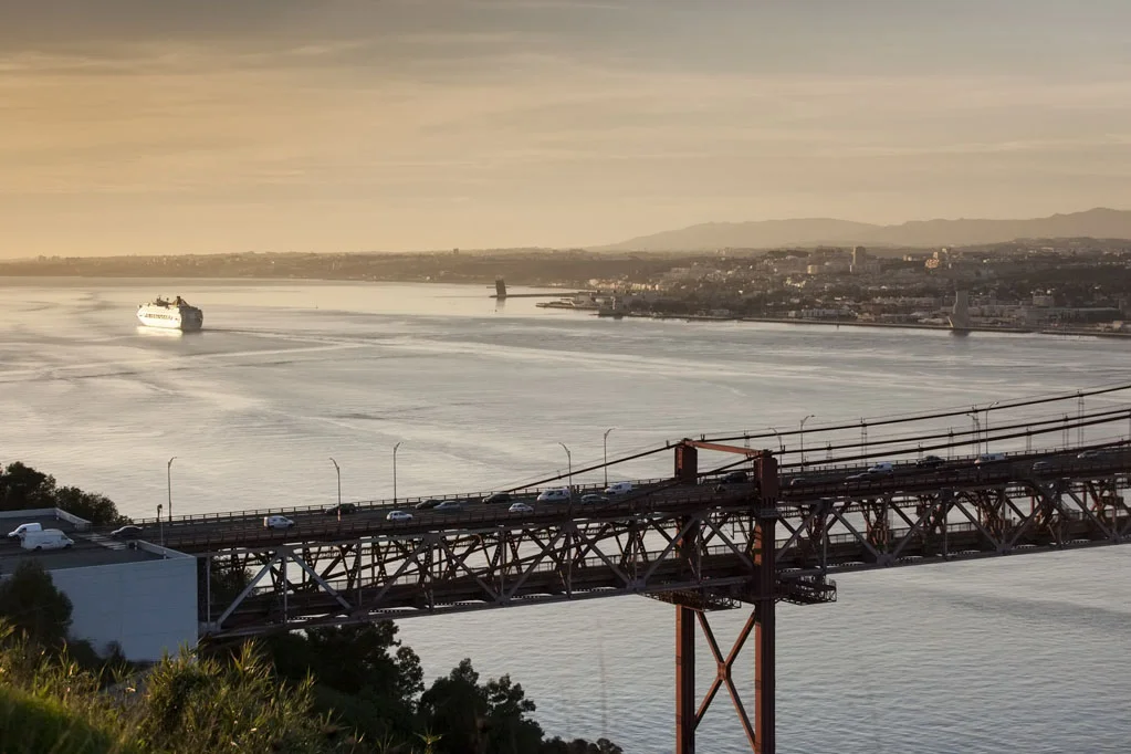 25 de Abril Bridge