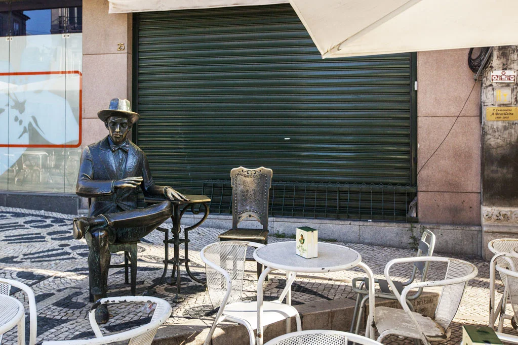 Statue of Fernando Pessoa