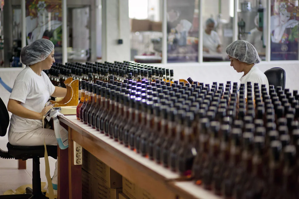 Factory of the Liquor Mulher de Capote