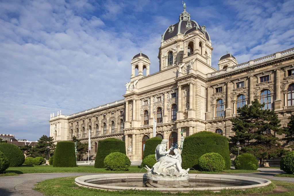 Fountain in front of Kunsthistorisches Museum