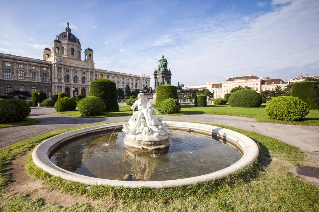 Fountain in front of Kunsthistorisches Museum