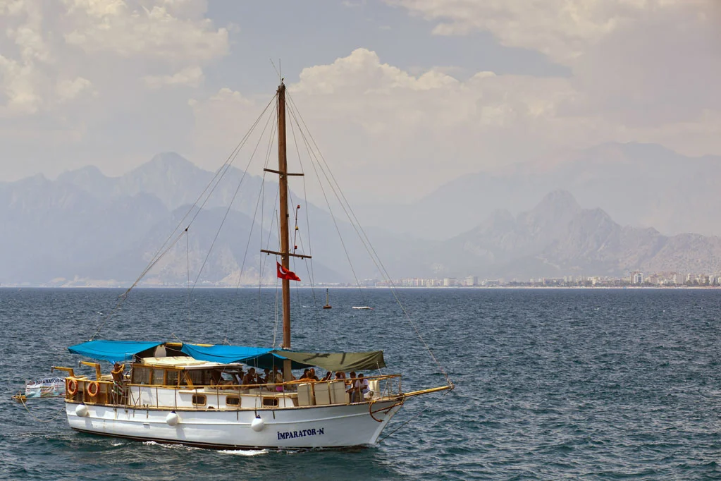 Tourist boat