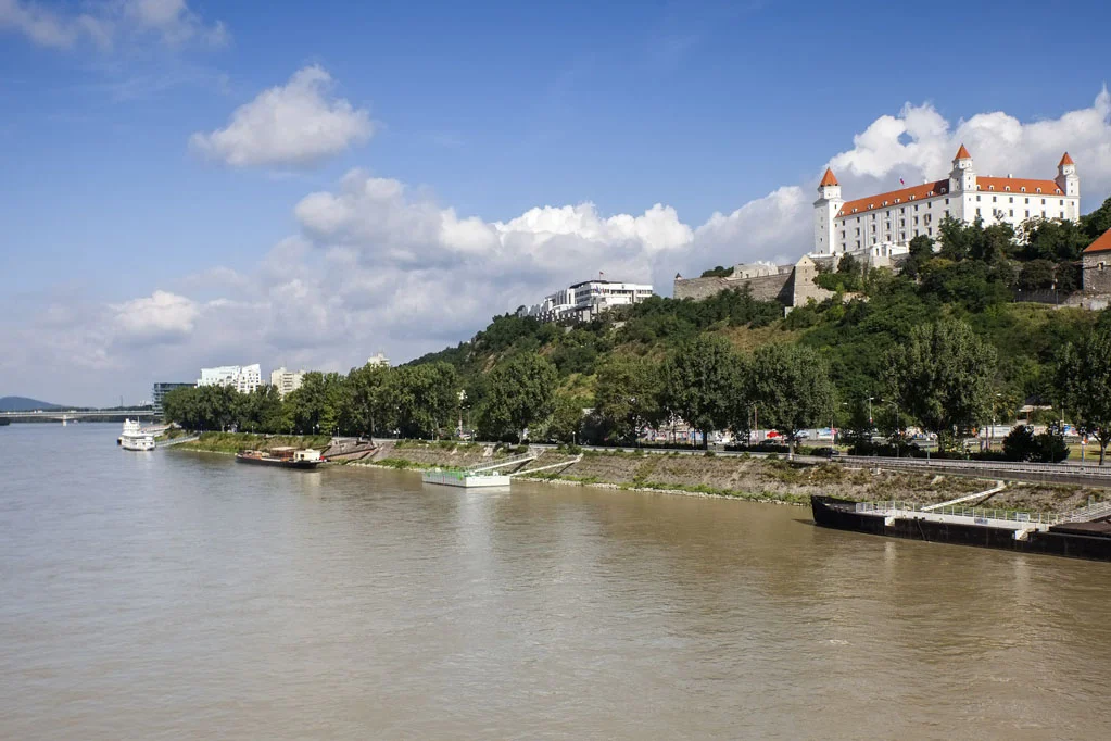 AndreVicenteGoncalves-Bratislava_Castle-Bratislava-Slovakia-Europe-20100729-0031.jpg