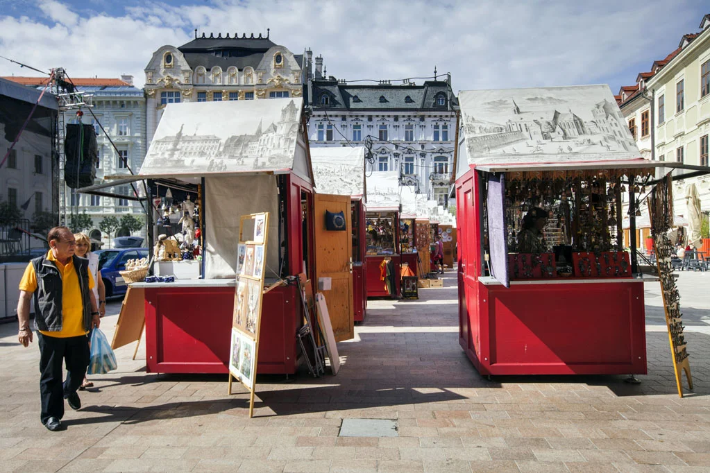 AndreVicenteGoncalves-Hlavne_Namestie-Bratislava-Slovakia-Europe-20100729-0011.jpg